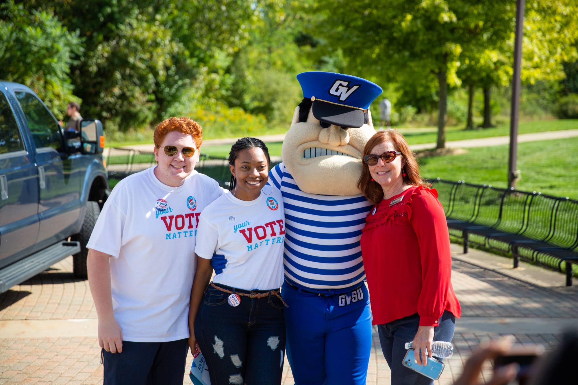 Student voters with Louie the Laker